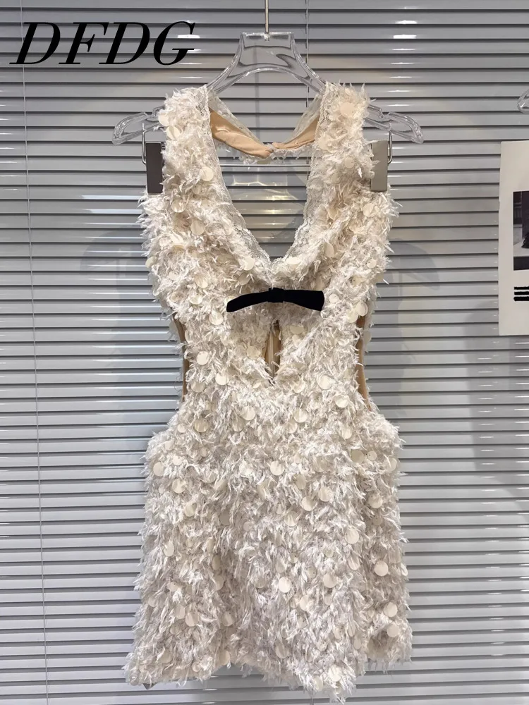 

DFDG женское летнее бежевое платье с перьями, мини-платье без рукавов с черным бантом, элегантная вечерняя клубная одежда, 2024, модное женственное платье