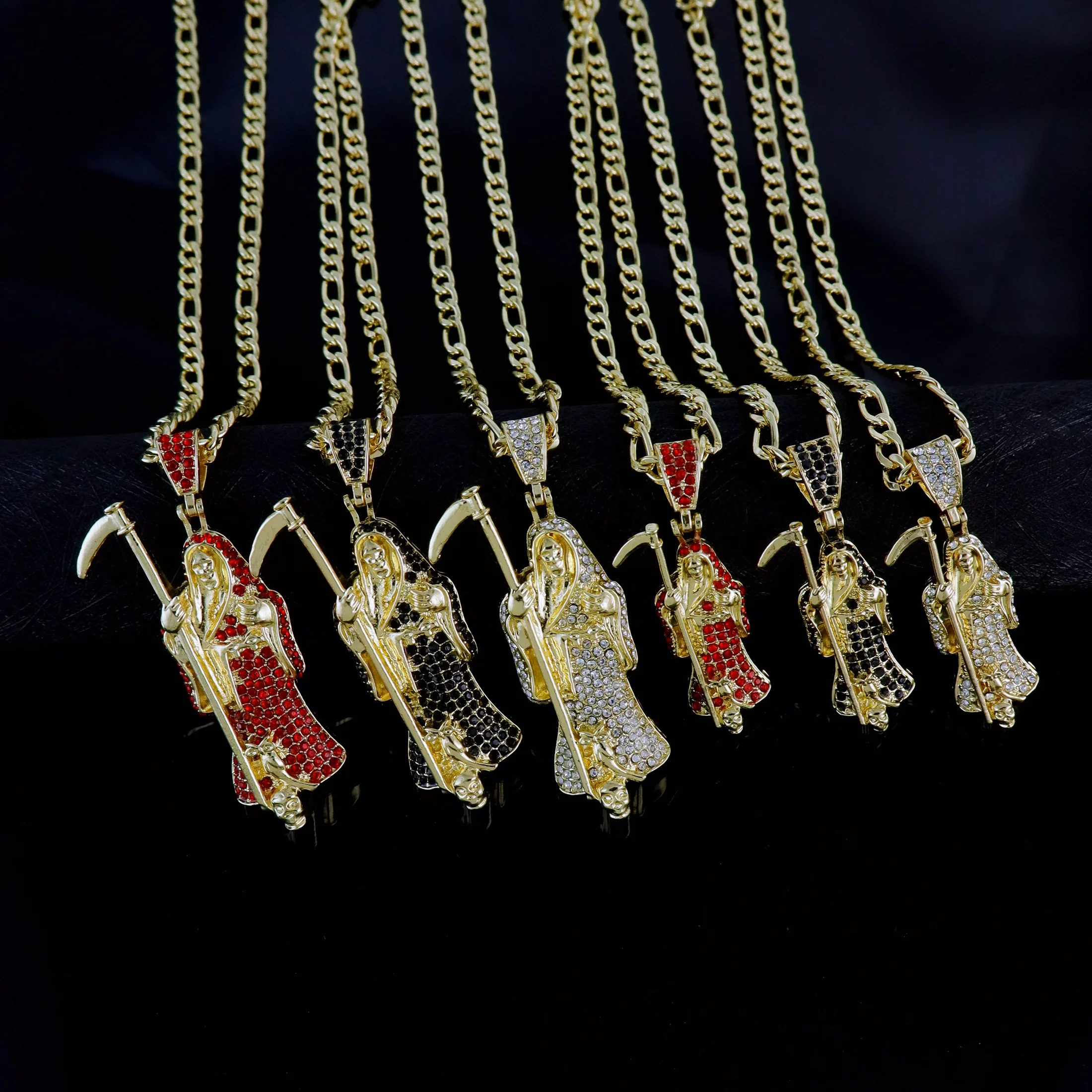Precioso collar con colgante de Santa Muerte con diamantes de imitación, joyería de calavera de cristal brillante para amantes de la moda
