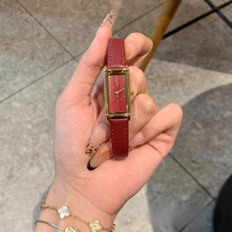 Classic trend elegant women's watch light luxury niche retro high sense 2025 new waterproof quartz watch birthday gift
