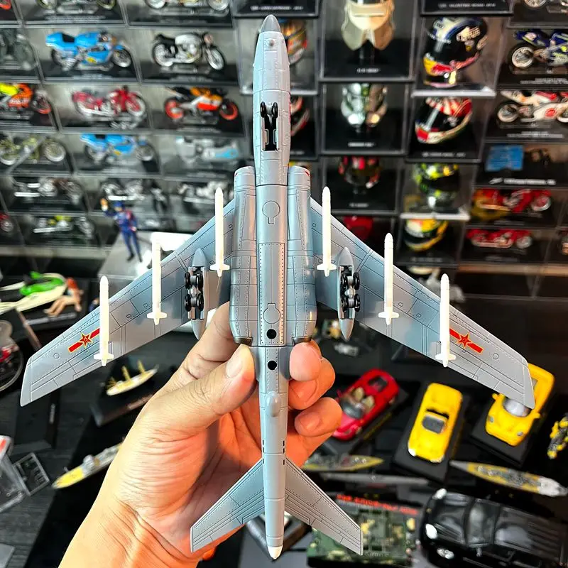 1: 144 alloy aircraft model, Chinese military aircraft series, H-6K bomber finished products, accessories, and alloy brackets