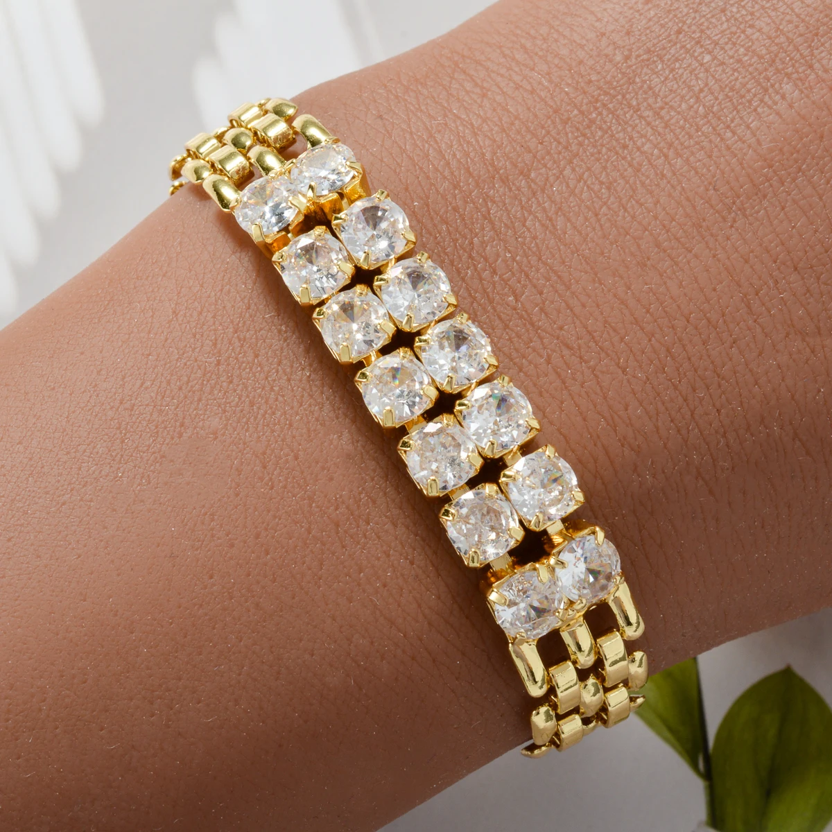 

1pcs Luxury Women's Bracelet Strap Design Inlaid with Zircon Style Romantic Weddings Parties Banquets Daily Wear Jewelry Gifts