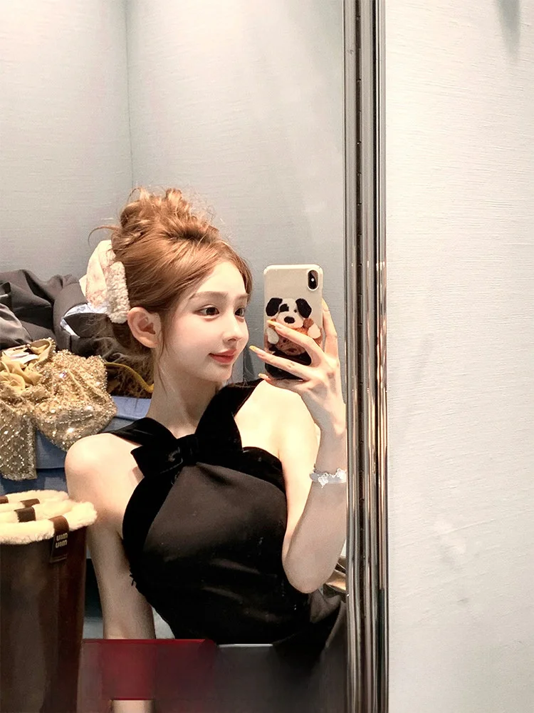 

DOGGYQIN Miu Series: Черное платье с бантом на шее и короткой юбкой для женщин, осень-зима, однотонное, для повседневной носки