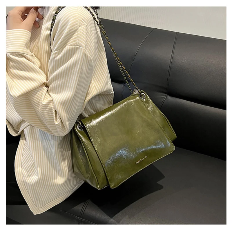 1PC retro bag women\'s large capacity fashionable autumn and winter solid color single shoulder crossbody bag class commuting tot