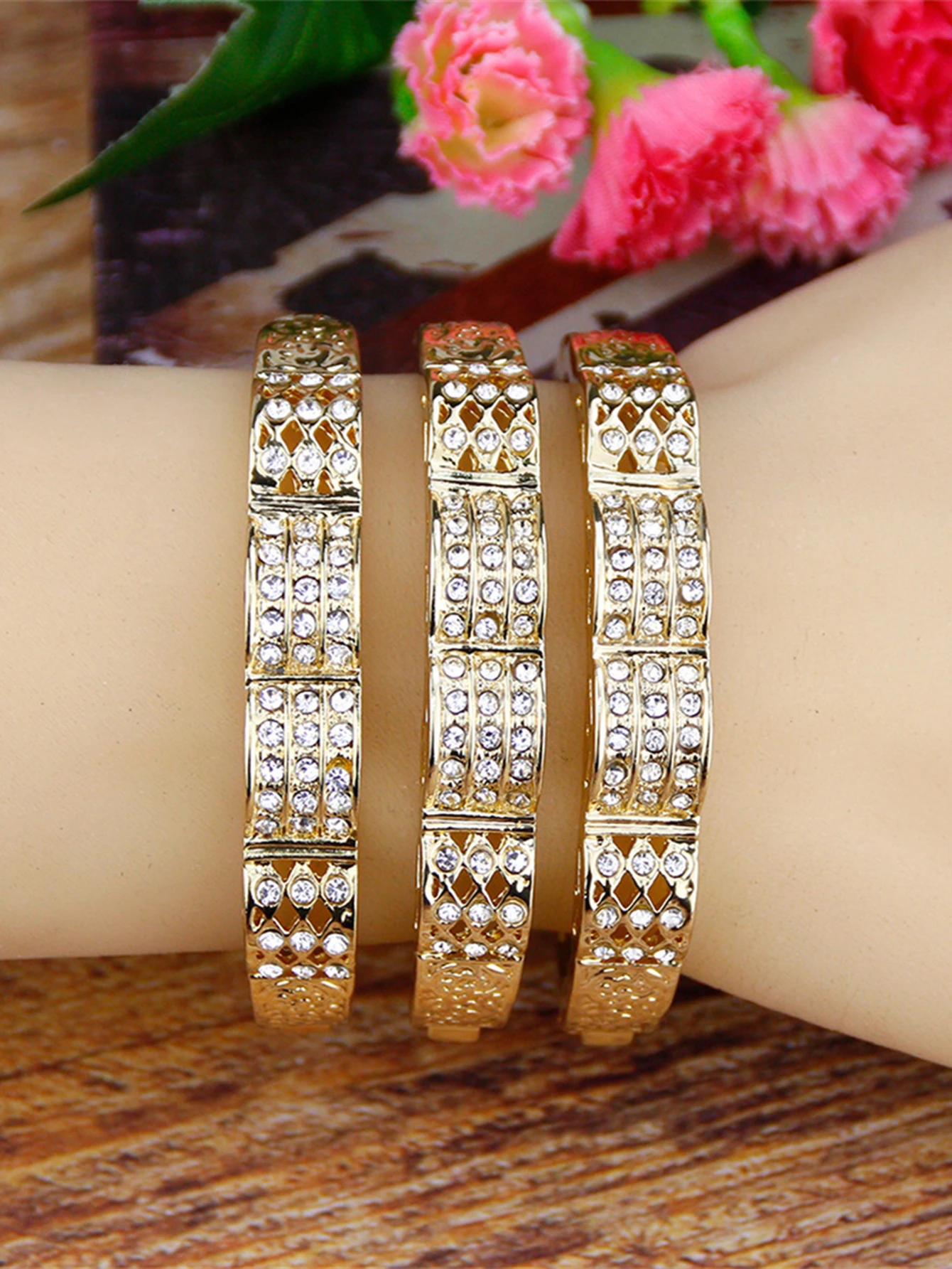 Wellenförmiger Hohlarmreif mit Kristalleinlage, Funkelnder Strass-Armreif für Damen, Hochzeit, Party, Schmuckgeschenk