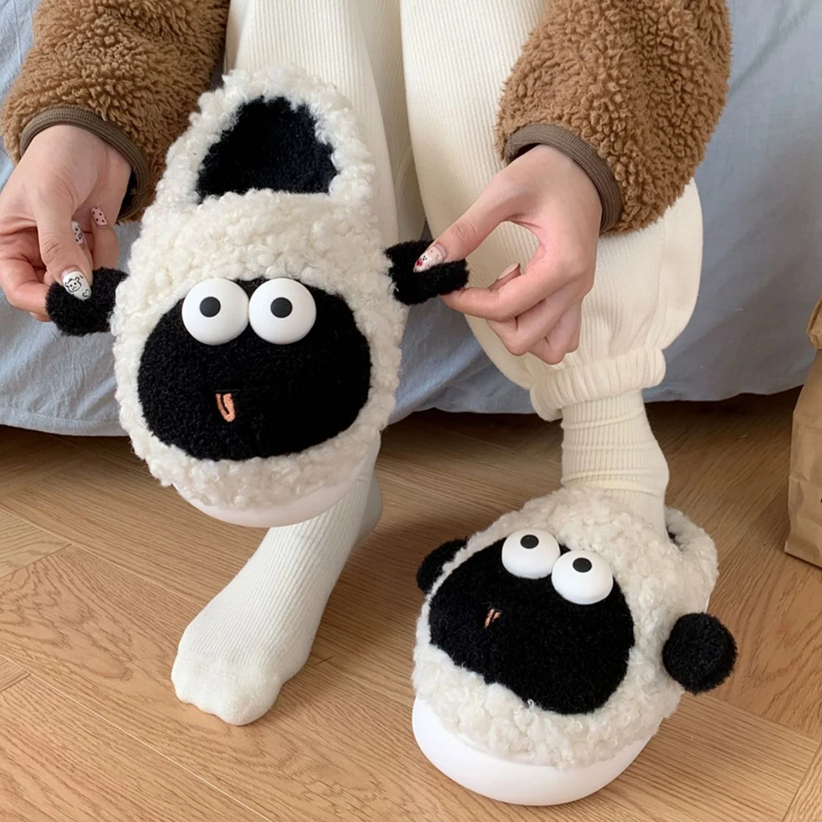 Fun And Cute Little Sheep Cotton Slippers For Home Use Non Slip And Warm Plush Shoes For Women\'s Winter Slippers