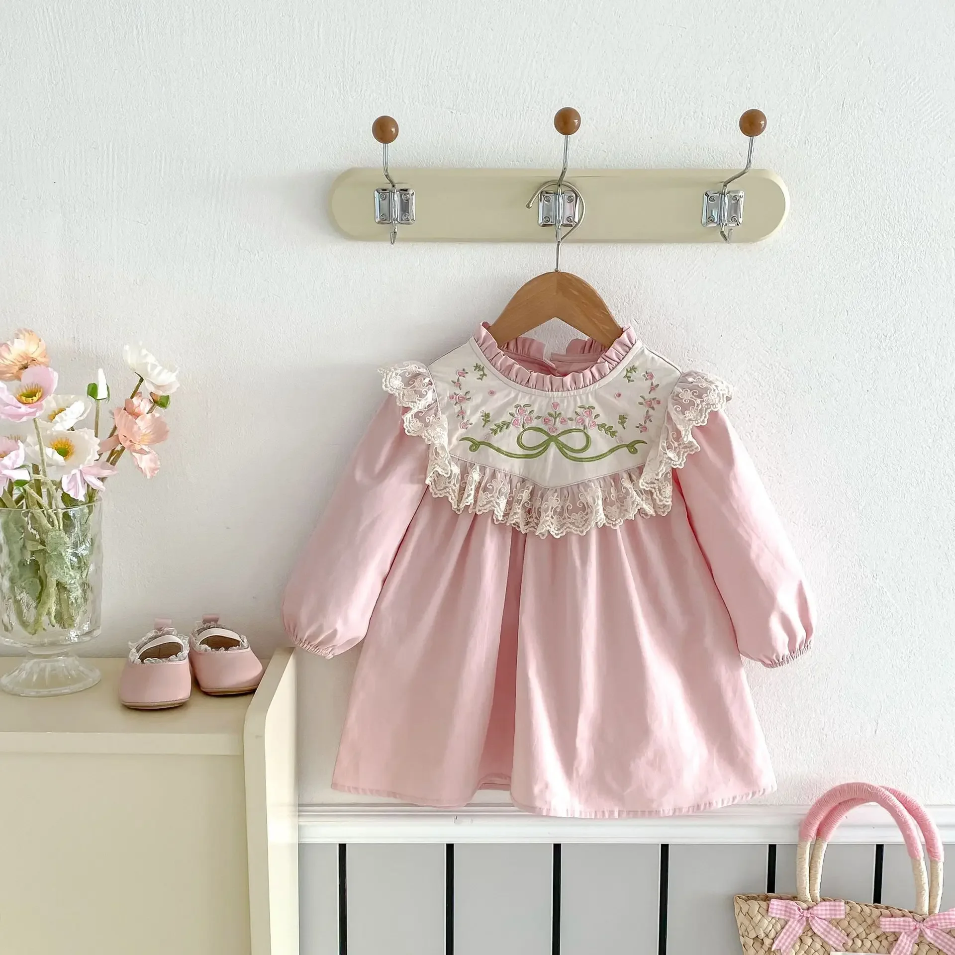 Kids Girls dress spring 2025 new children's lace stand-up collar flower embroidery princess wear