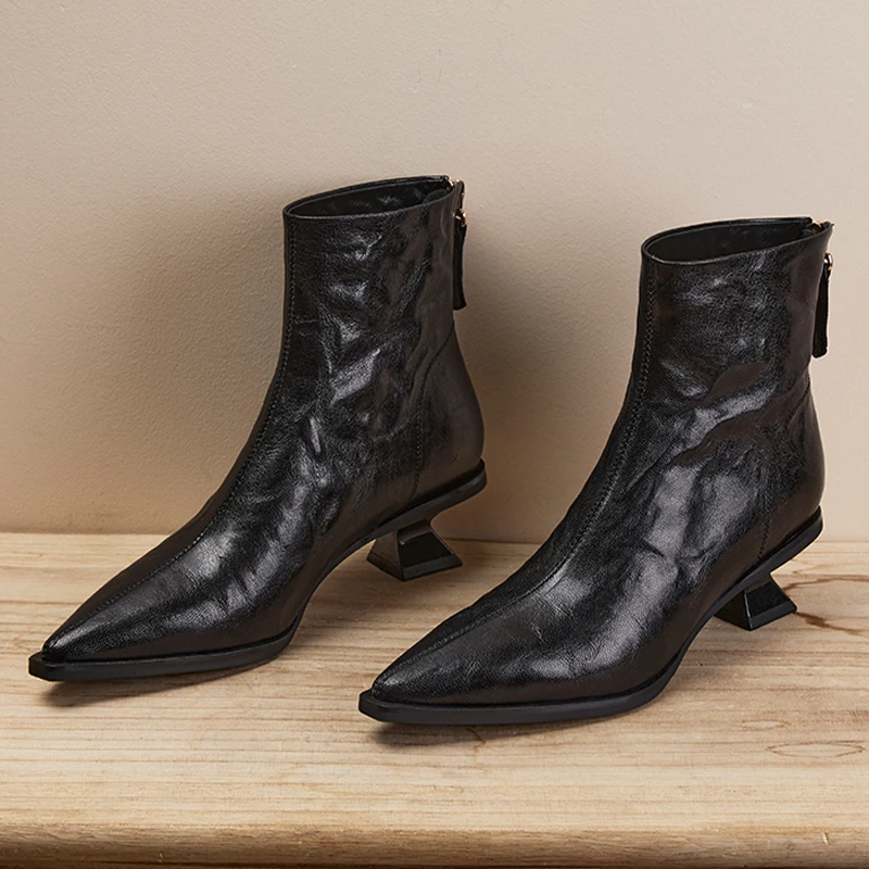 Botines puntiagudos para mujer, zapatos de cuero elegantes, botas de invierno a la moda para mujer, zapatos de tacón Retro, Zapatillas femeninas de marca de tendencia 2025