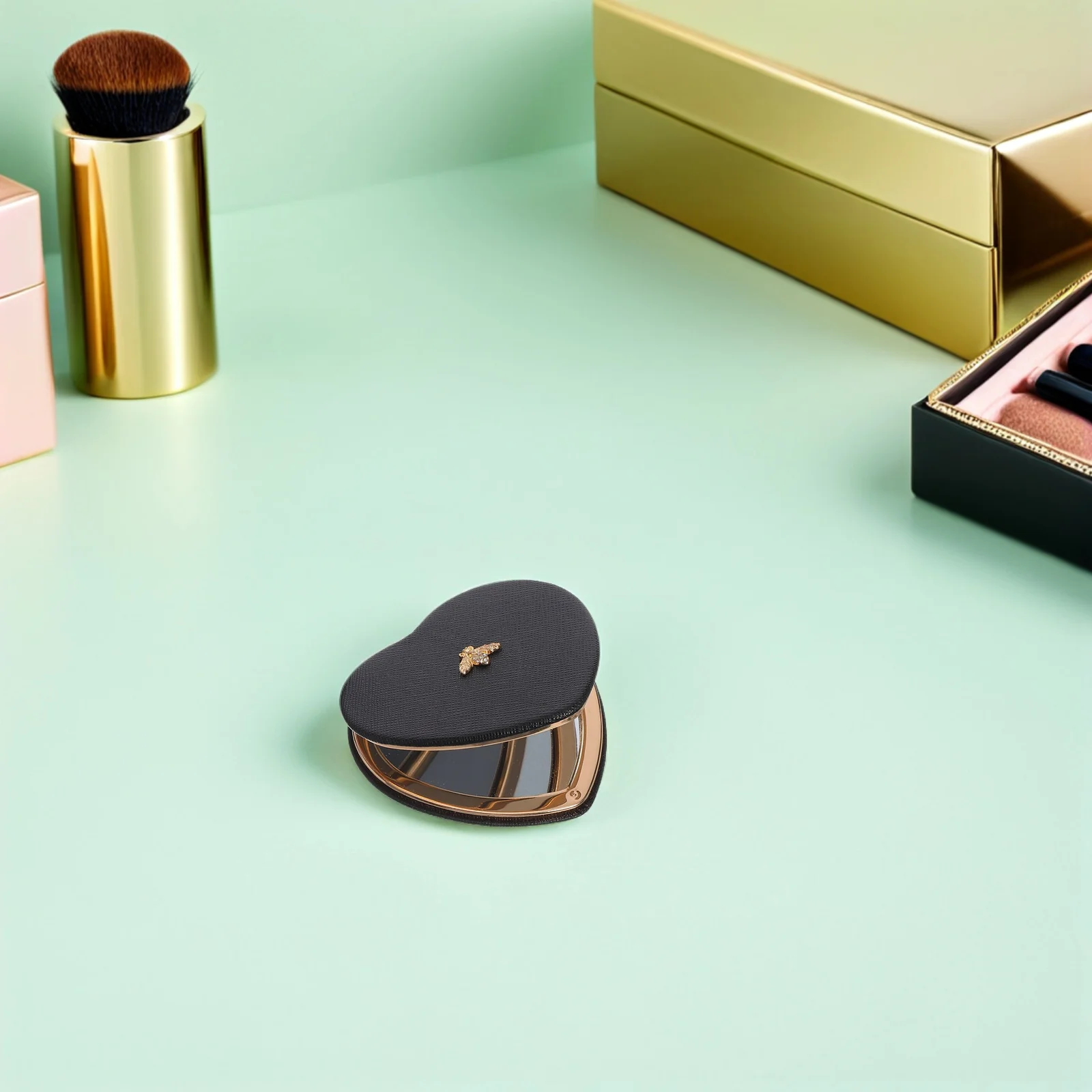 2 pcs Small Heart Shaped Mirror Compact Folding Portable Makeup Mirror For Purse Travel Handheld Women Bee Decor Clear