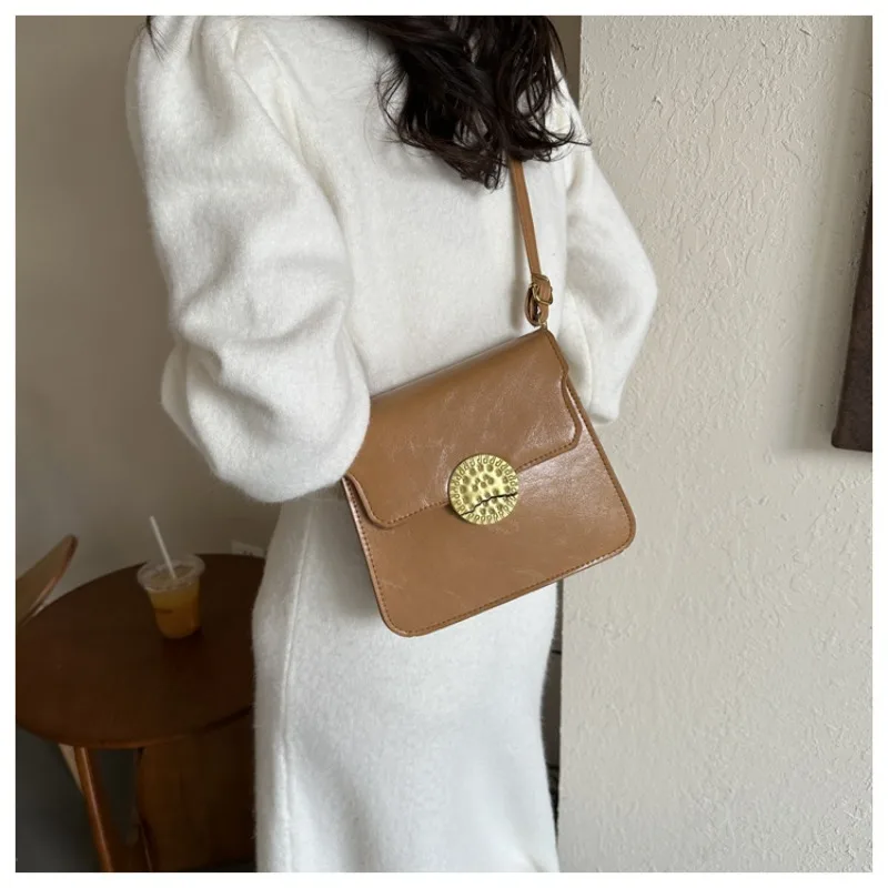 

Retro Crossbody Bag New Fashion Women's High-end Exquisite Small Square Female Shoulder Bag Niche Design Underarm Shoulder Bag