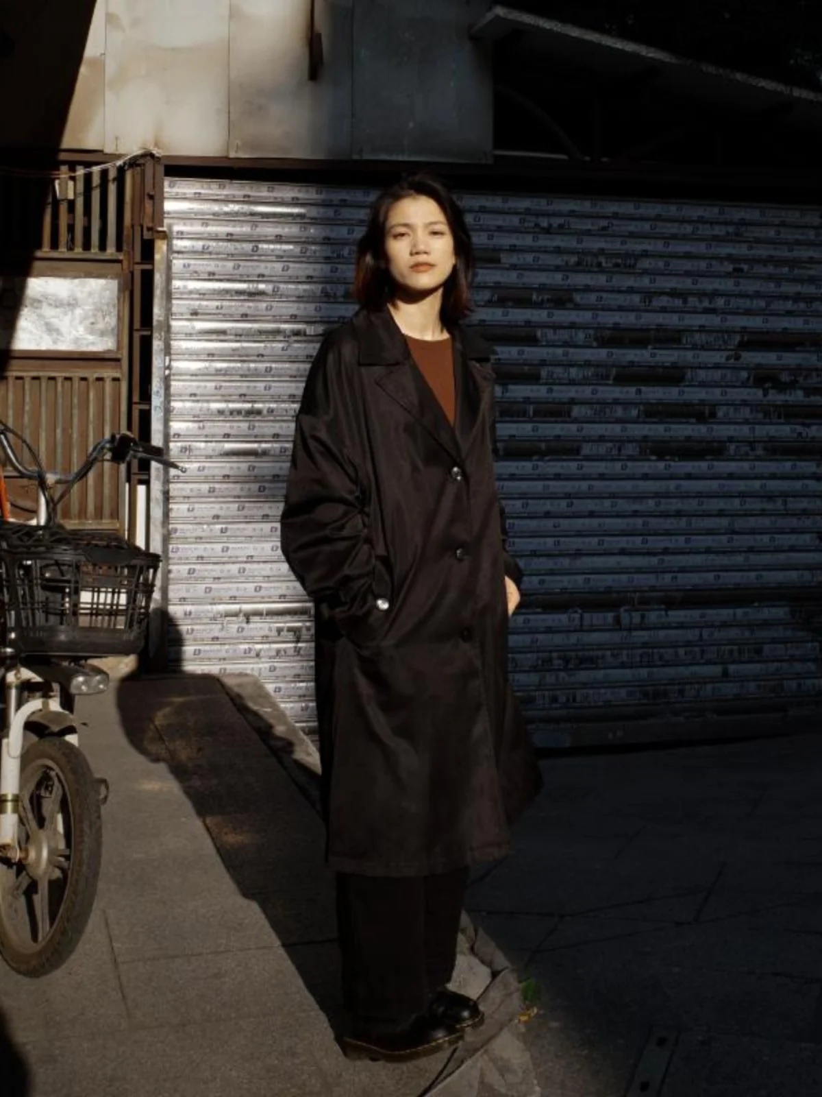 

Оригинальный дизайн, винтажное пальто из Гонконга Sle Bla, женская тонкая верхняя одежда средней длины, элитная элитная атмосфера, весна-осень