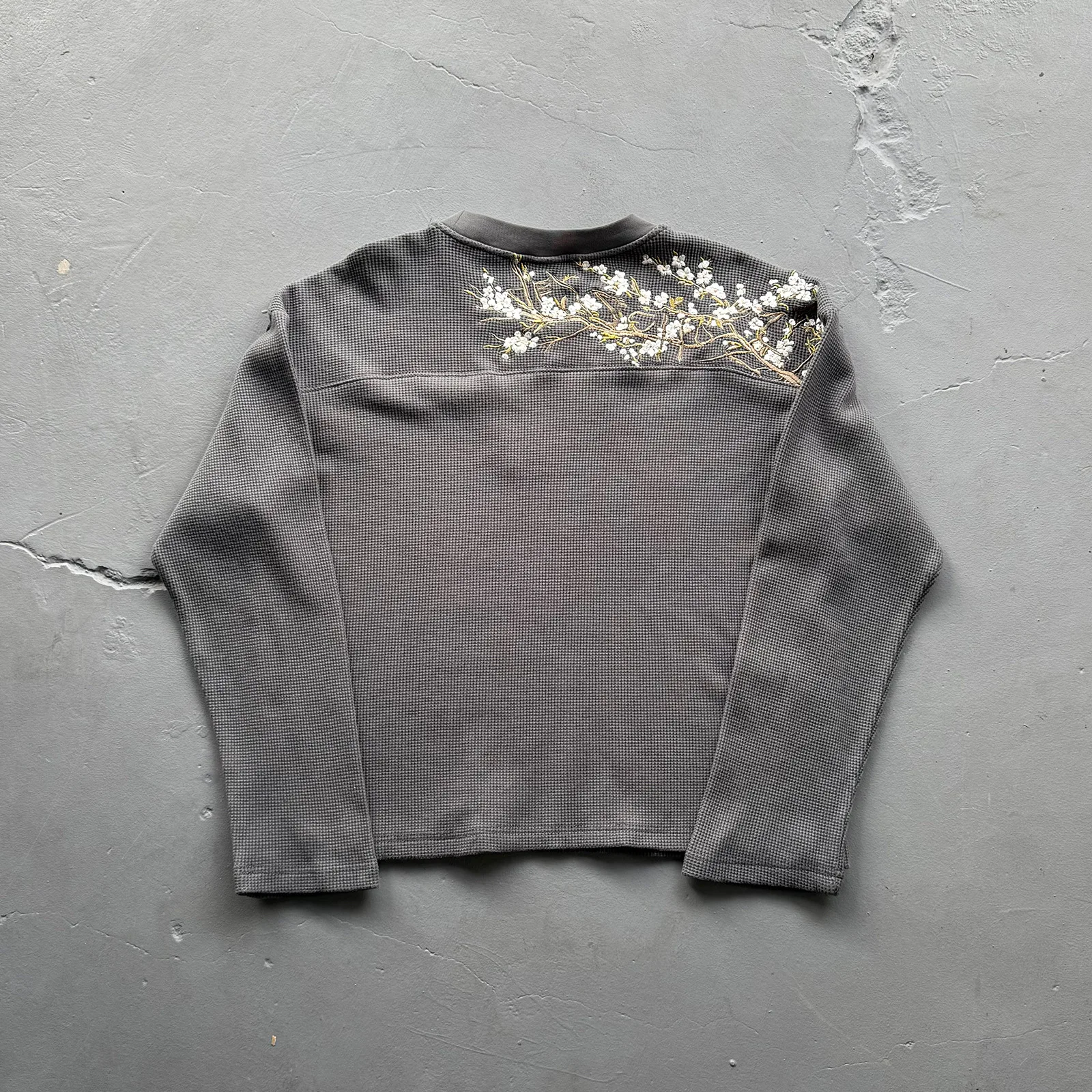 

Derschutze High-Quality Embroidered Cherry Blossom Waffle-Weave Base Layer Unisex Couple's Fashion Crewneck Long-Sleeve T-Shirt