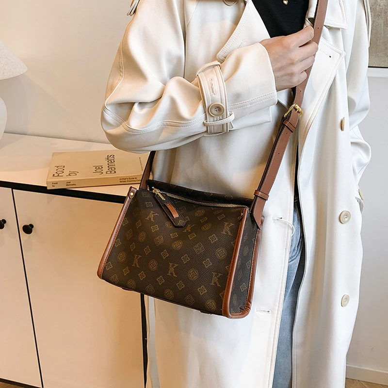

Luxury High-End Minimalist Unique Leather Crossbody Handbag For Women With Trendy Fashionable Design And Letter Logo