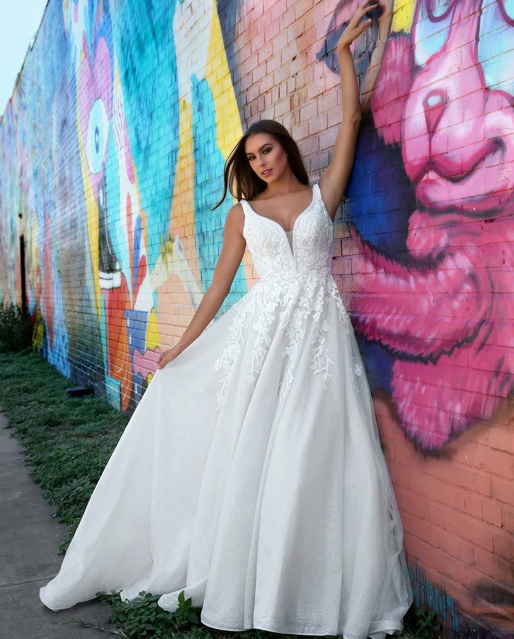 Dostosowana biała koronkowa suknia ślubna o linii A Plus rozmiar kwiatowy głęboki dekolt w serek elegancka suknia ślubna formalna wieczorowa suknia ślubna