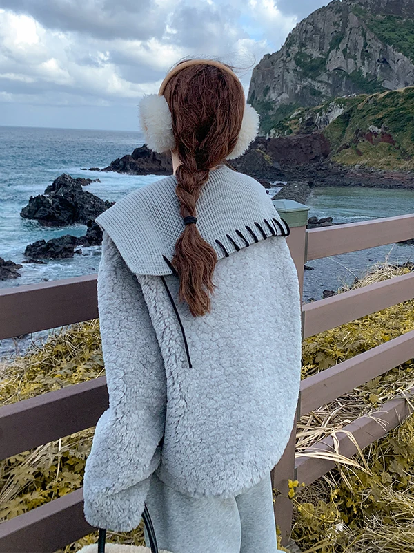 Gebreide wollen jas met marineblauwe kraag, lamswollen voering, warme damesjas, lamsfluweel, rechte snit, winterjas