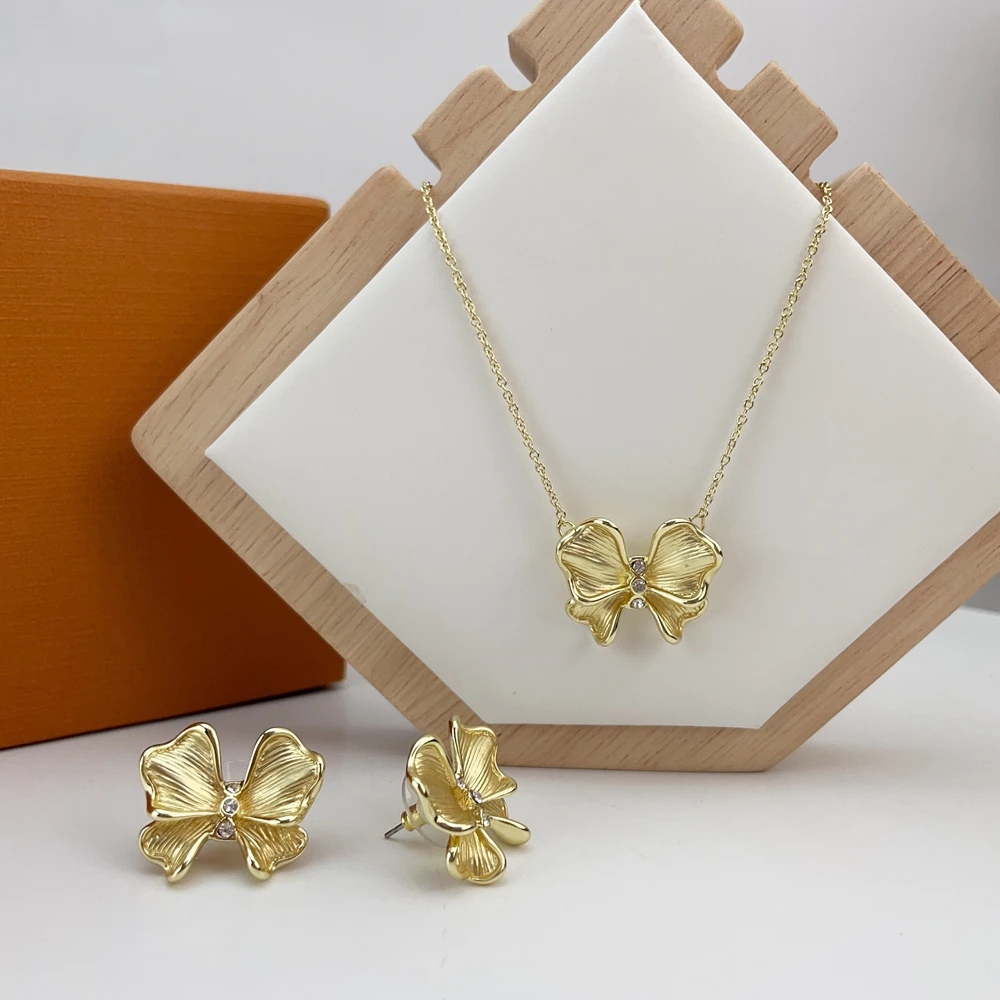 

Fashion Pendant with Earrings Set Dubai Fine Jewelry Set for Women KY25108