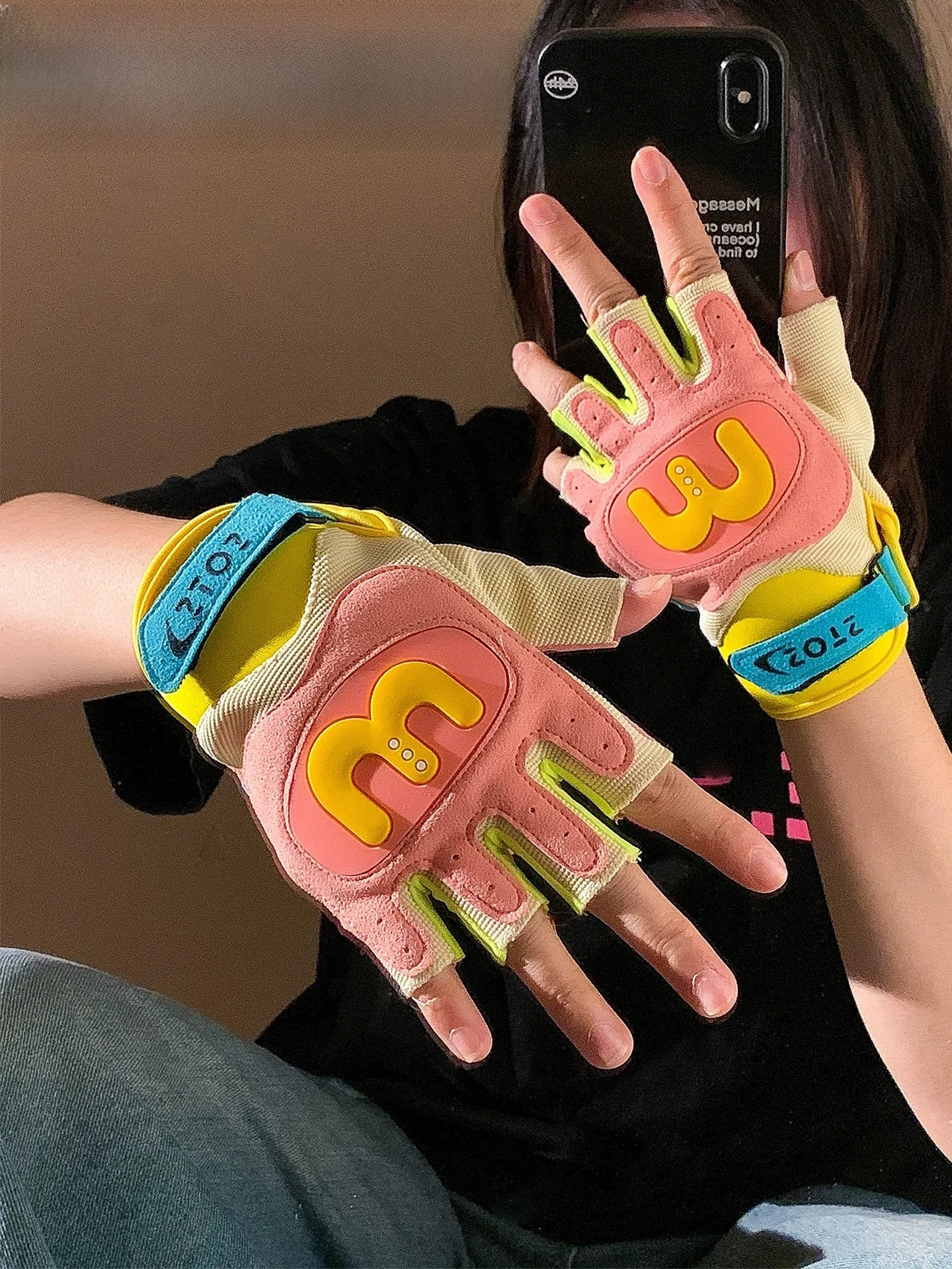 通気性のあるフィットネスグローブ女性用薄型ハーフフィンガーヨガサイクリングスポーツシングルバーベルケトルベル滑り止めライディンググローブ