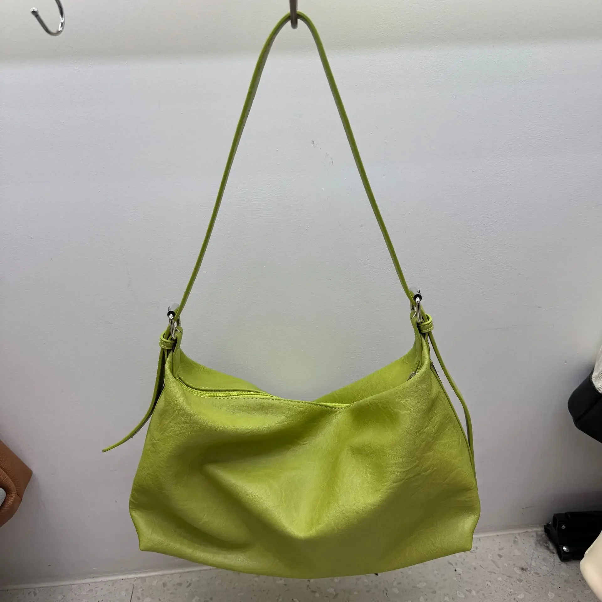 

Retro Armpit Bag Solid Color Large Capacity Shoulder PU Texture Soft Waxy Lazy Wind Tote Purses And Handbags