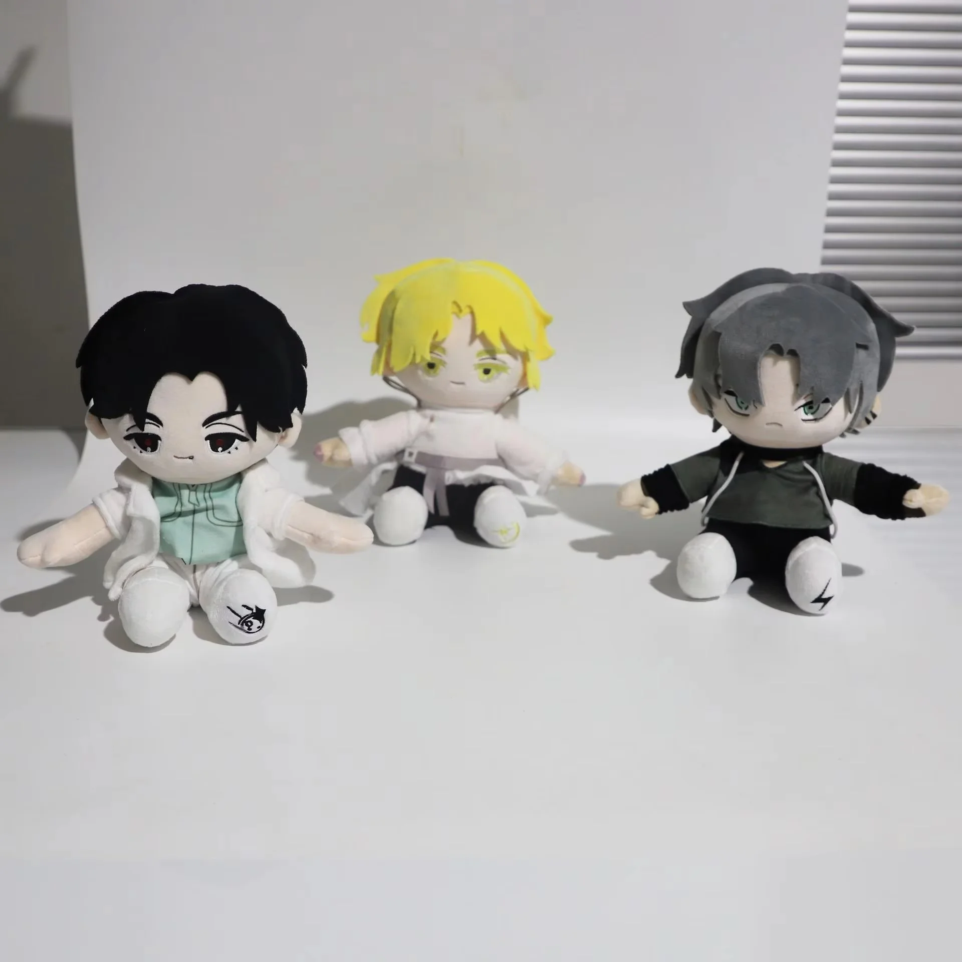 Pluszowa maskotka kosmita, nowy styl, animowana, wypełniona, realistyczna lalka dla dzieci i kolekcjonerów.