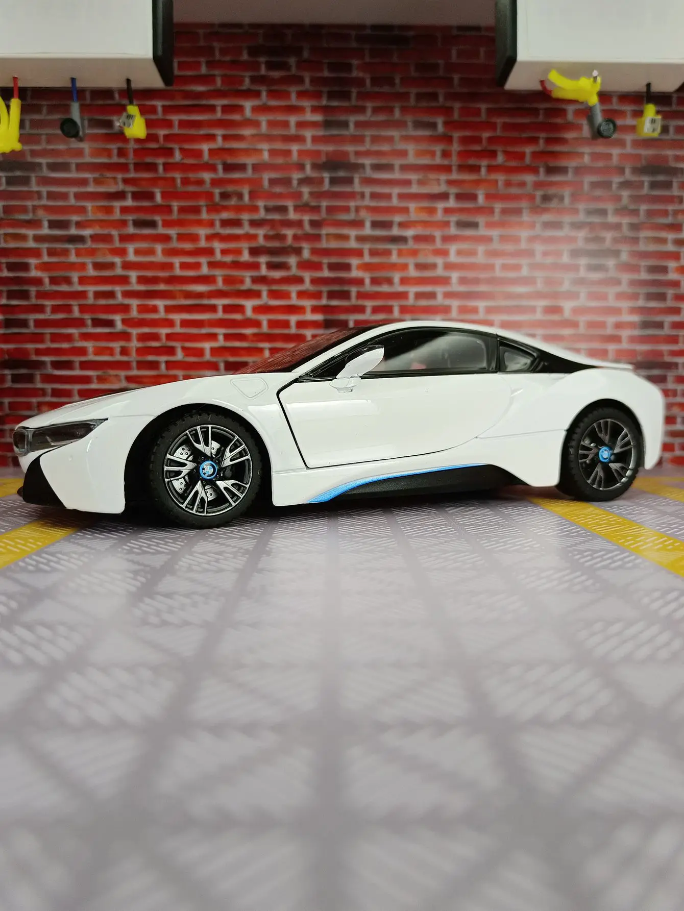 ラスタール-1-24-シミュレーション-bmw-i8-合金製カーモデル、ドアとボンネットが開閉可能、静的スーパーカーギフト
