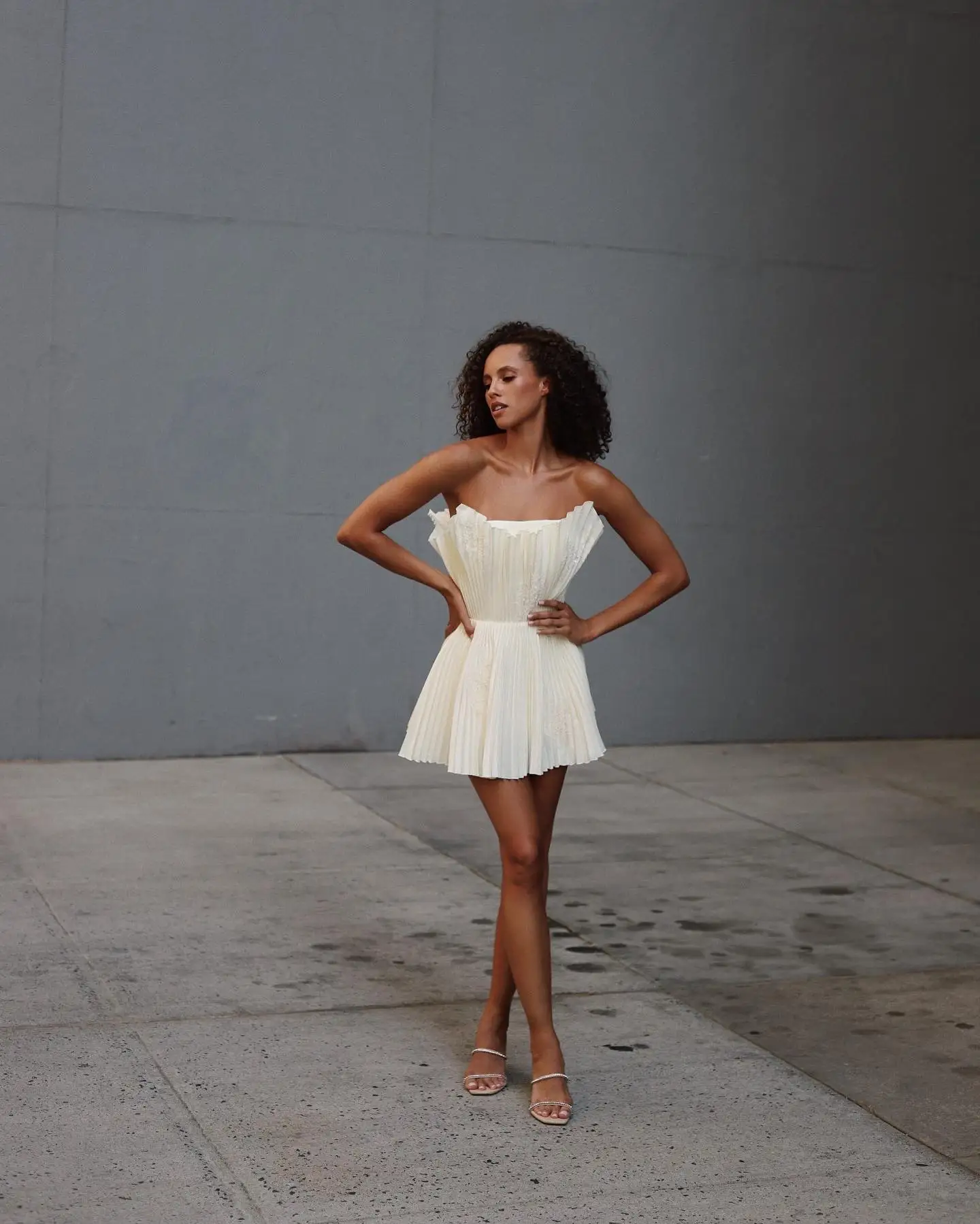 Moda sem alças plissado malha mini vestido exclusivo babados em camadas tule cocktail vestido de noite romântico formal vestidos de festa