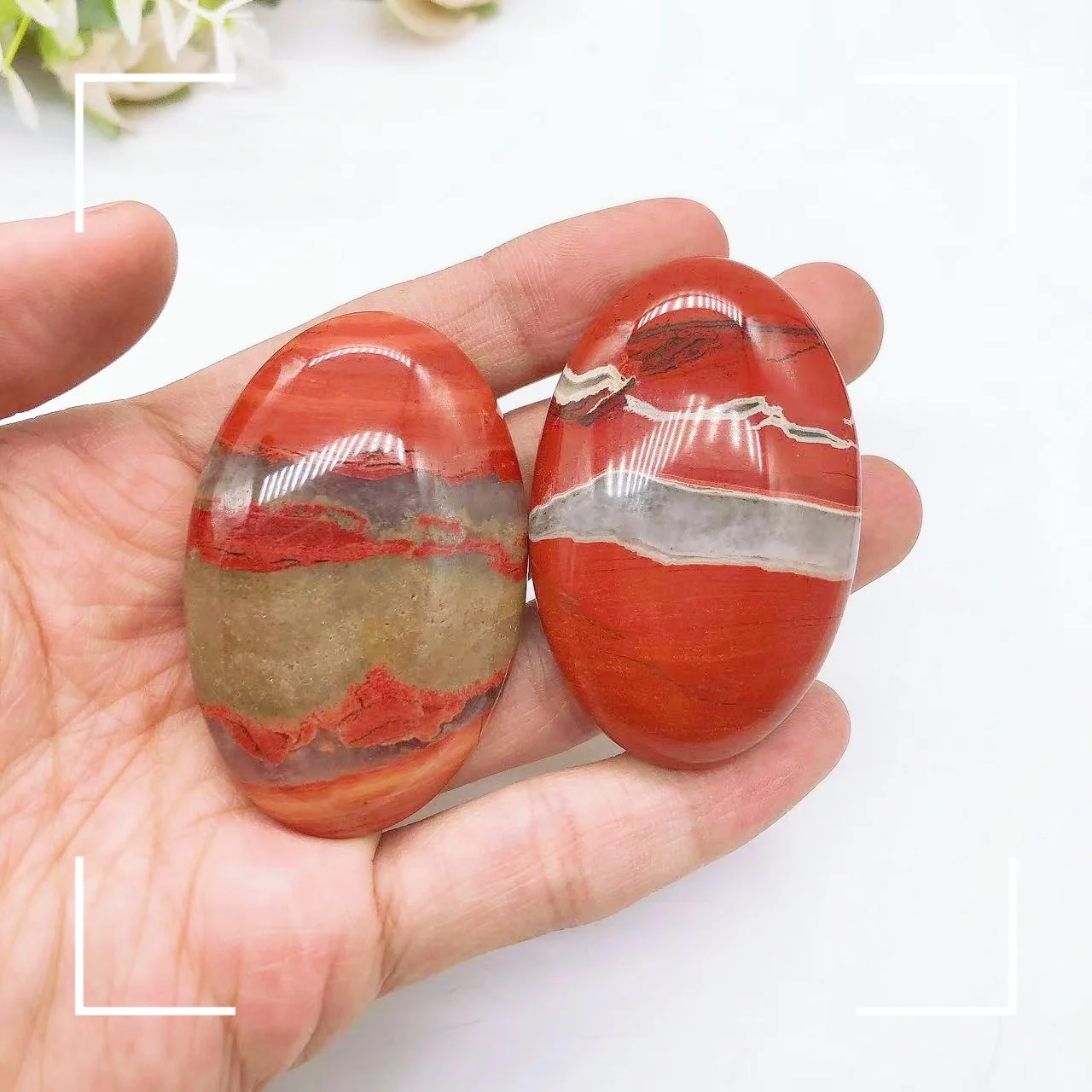 Natural Red Jasper Crystal Pocket Palm Stone Oval Decompression Energy Healing Crystal Jewelry Material Home Decoration Gift