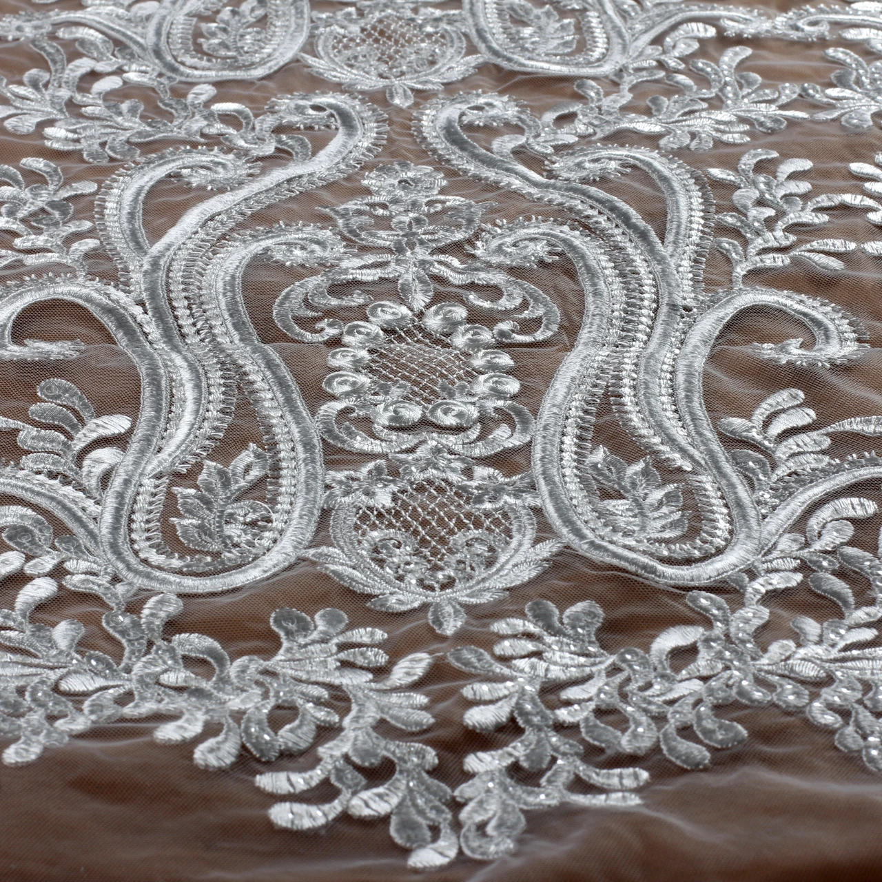 New fashionable and exquisite white plain embroidered sequin mesh lace wedding dress dress fabric