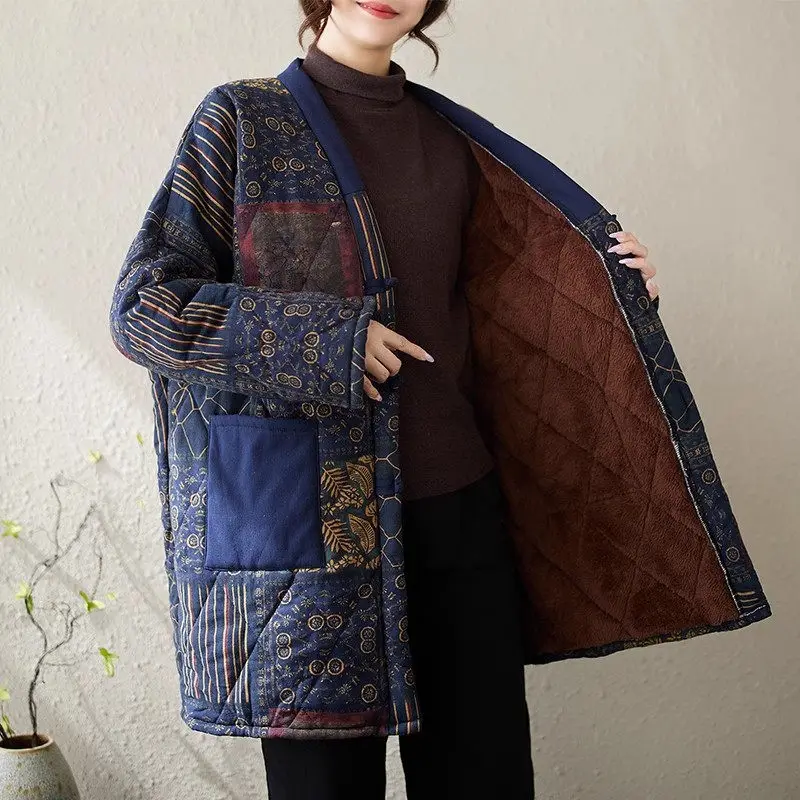 2024 Winter Clothing Middle Aged Elderly Mom\'s Large Size Ethnic Style Pan Buckle Thick Cotton Coat With Velvet For Women a299