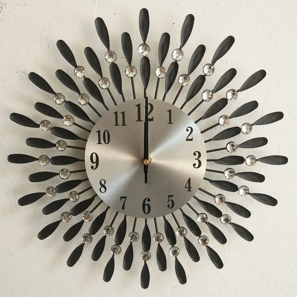 Optionale Moderne Kreative Design-Wanduhr Geräuschlose Metall-Diamant-Handwerkskunst Heimdekoration Schlafzimmer Wohnzimmer Mode in Zwei Farben