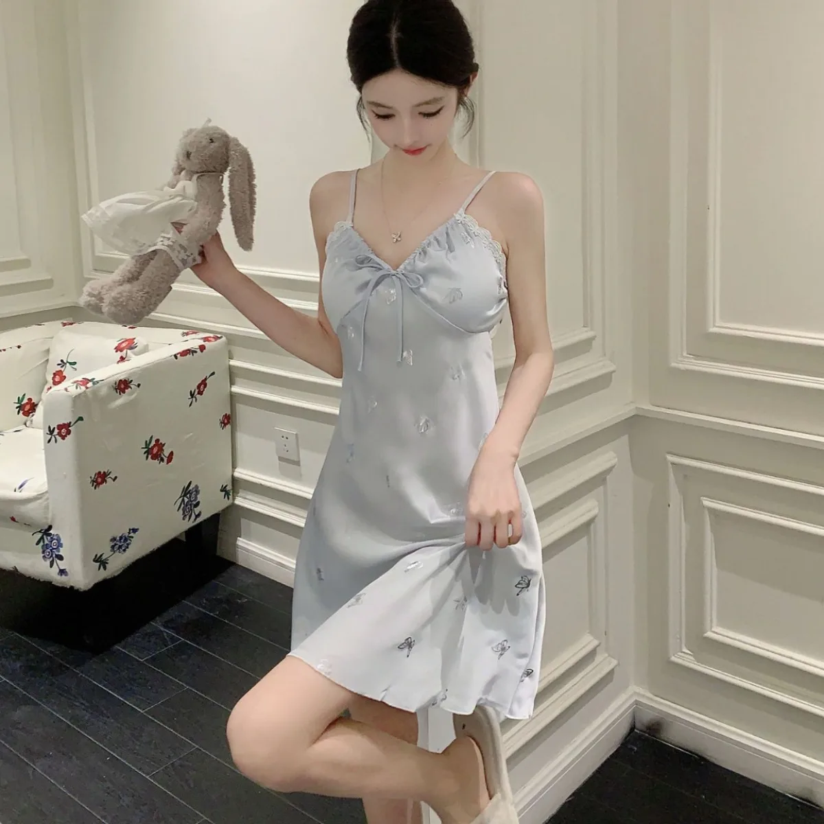 

Women's Sexy Sleeping Skirt Pure Desire Laser Butterfly Strap Sweet Sleeping Skirt Ice Silk Cool And Comfortable Home Clothes