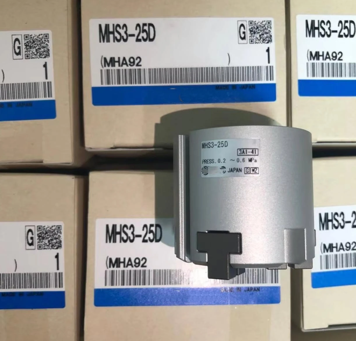 MHS3 NEW Original MHS3-16D MHS3-20D MHS3-25D MHS3-32D MHS3-40D MHS3-50D parallel style air clamp 3-finger type