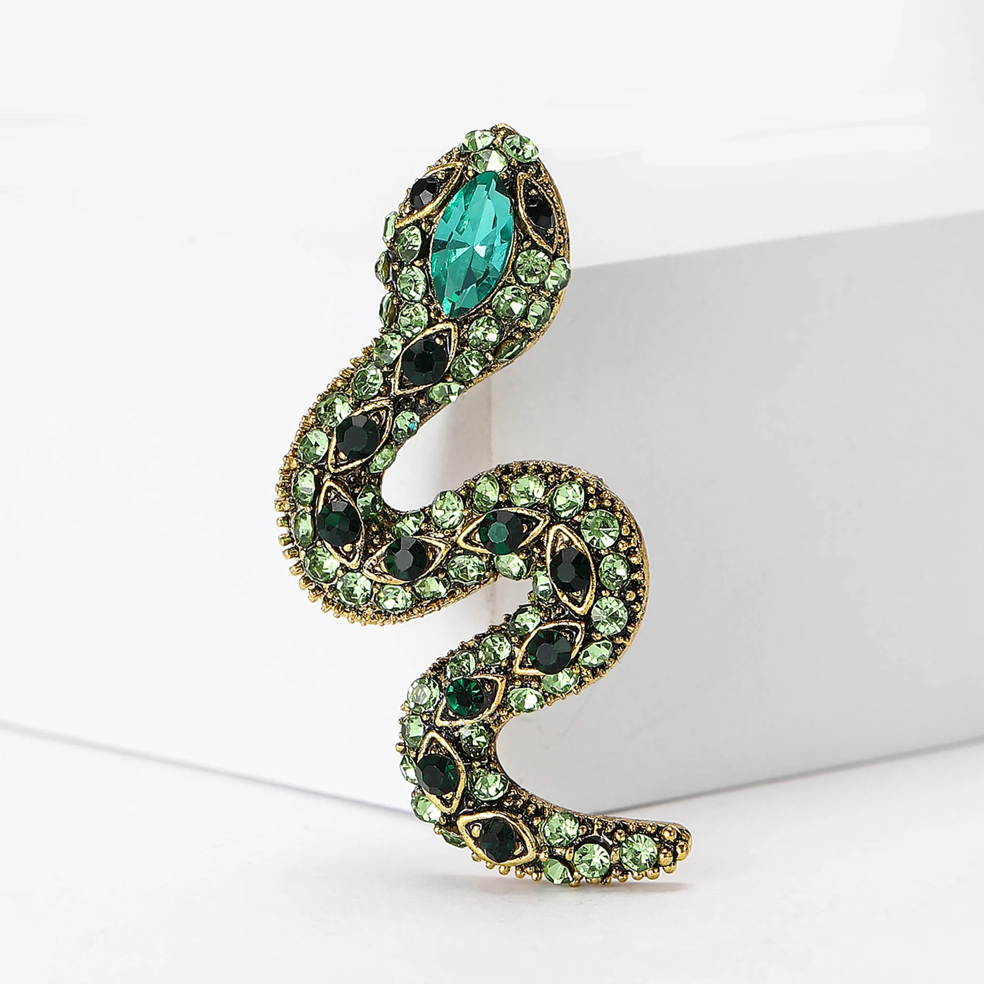 Beautiful Crystal Snake Brooches for Women Unisex Animal Pins Multi-color Available Casual Party Accessories Gifts