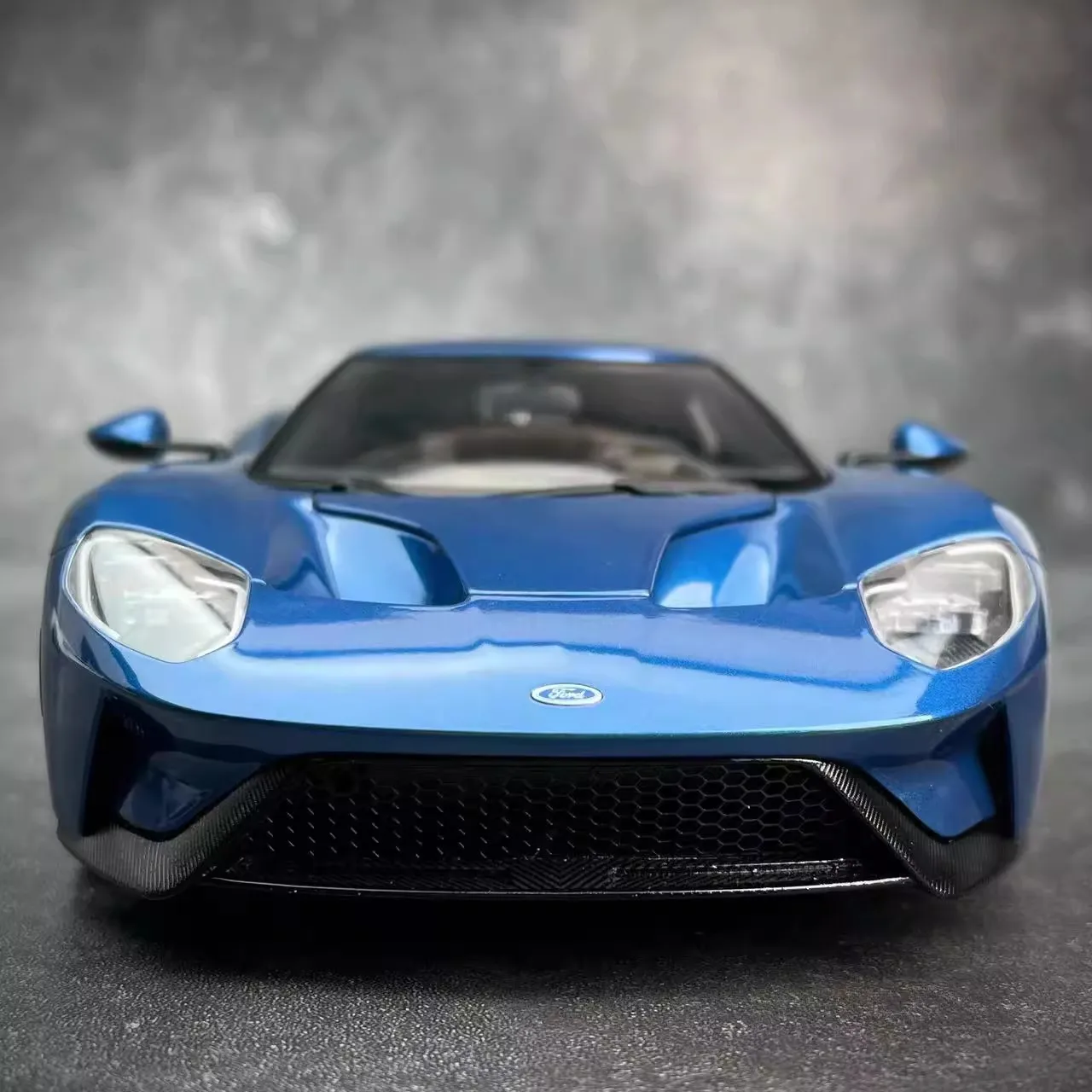 AUTOart 1/18 scale New Ford GT ABS material Full Open car model Static Display Holiday gift collection Sports car model