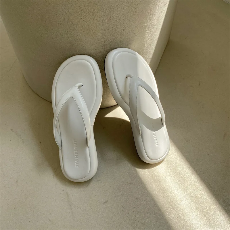 Slippers Casual Shoes Woman 2024 Rubber Flip Flops Shale Female Beach Low Pantofle Luxury Hawaiian Sabot New Flat Fabric Rome PU