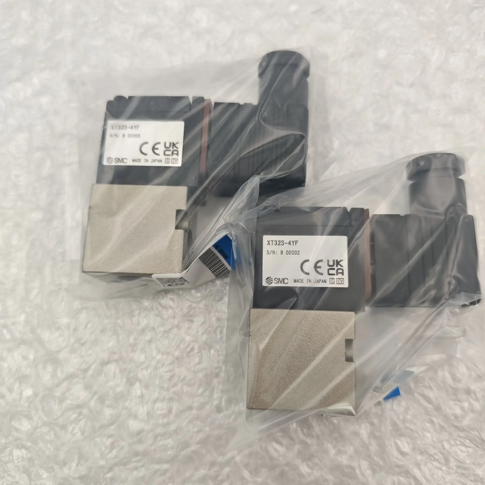 حقيقي SMC هوائي الملف اللولبي صمام XT323-4YF XT323-4 صمام الملف اللولبي ثلاثي الاتجاهات
