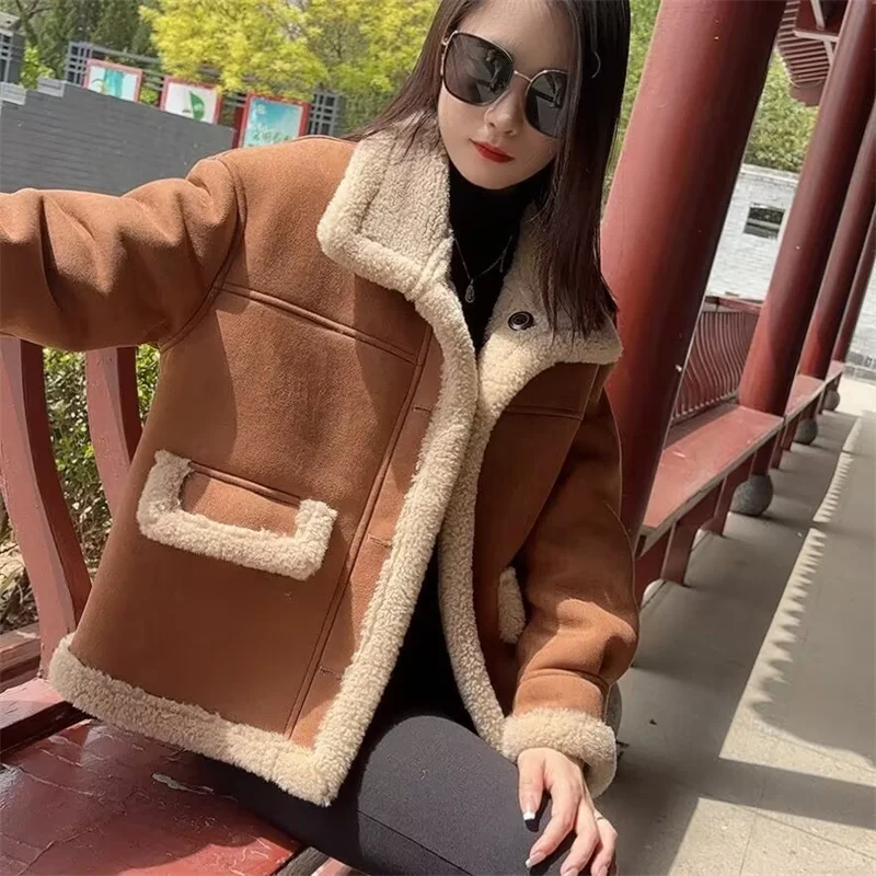 เสื้อแจ็คเก็ตผ้าหนังกลับแขนยาวสำหรับผู้หญิง ปี 2025 เสื้อโค้ทขนแกะหนานุ่ม คอตั้ง สไตล์เรโทร แฟชั่นผู้หญิง เสื้อคลุมขนสัตว์อุ่นๆ