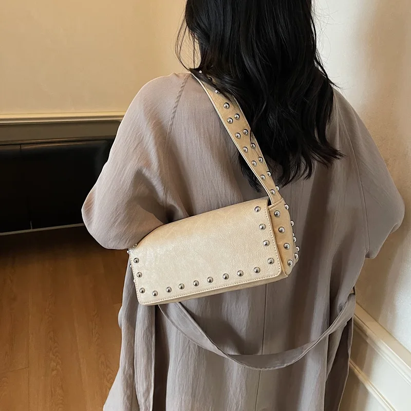 

2025 New Simple Retro Underarm Bag - Personalized Rivet Small Square Bag Temperament Commuter Shoulder Bag