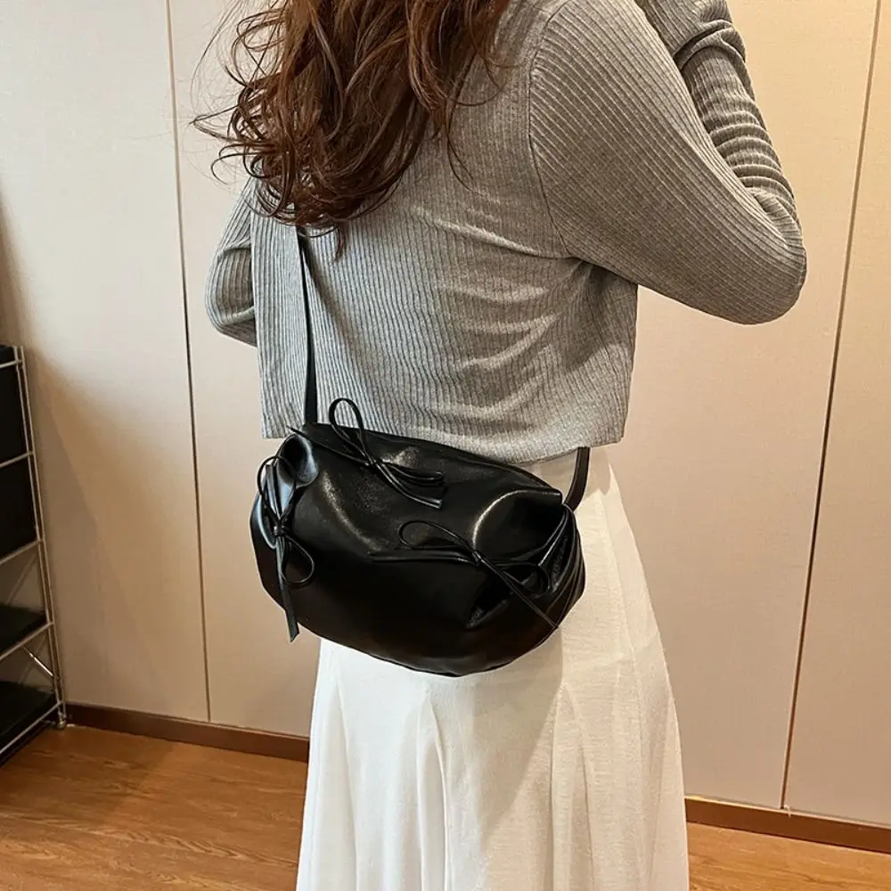 Simple Korean Style PU Bow Shoulder Bag Handbag Minority Design Crossbody Bag Solid Color French Style Pleated Cloud Bag Outdoor