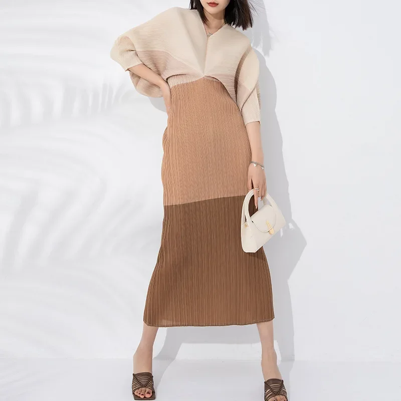 

High-end Elegant Temperament Miyake Pleated Dress2023New Loose Bat Sleeve V-neck Contrast Pleated Fashion Long Dresses For Women