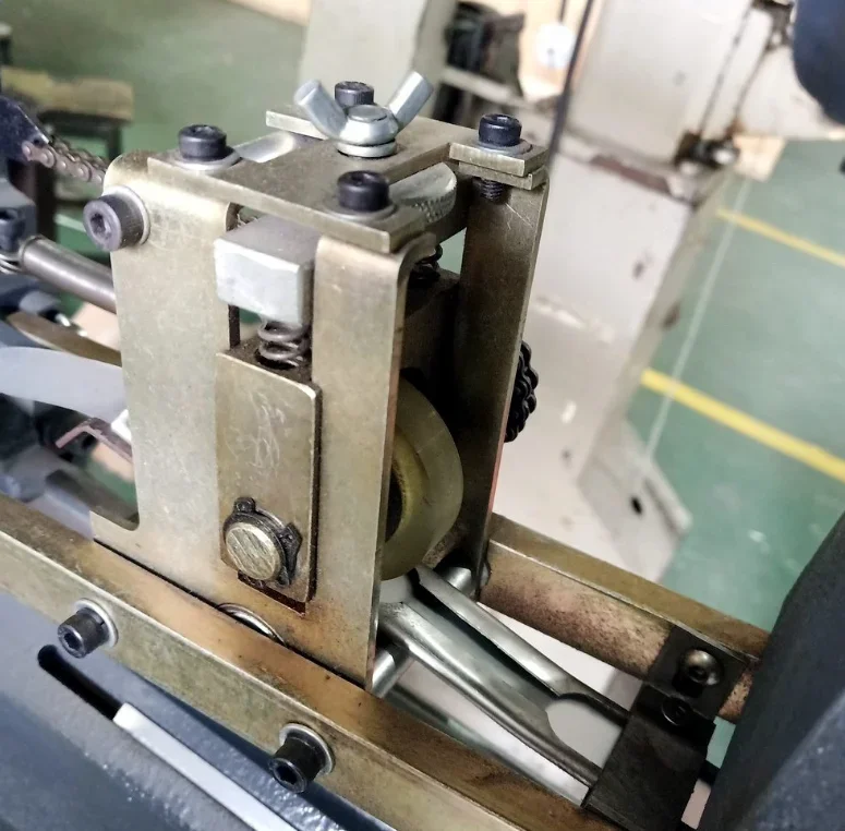 Manual Box Corner Pasting Machine Rigid Box Carton Forming Machine