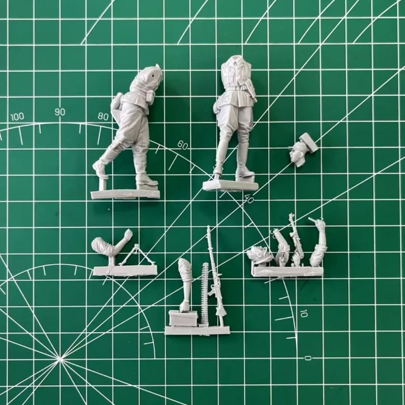 Zestaw modelarski figurki żywicznej w skali 1/35, historyczna miniaturowa statuetka wojskowa, oficer i strzelec z karabinem maszynowym, do samodzielnego montażu i malowania.