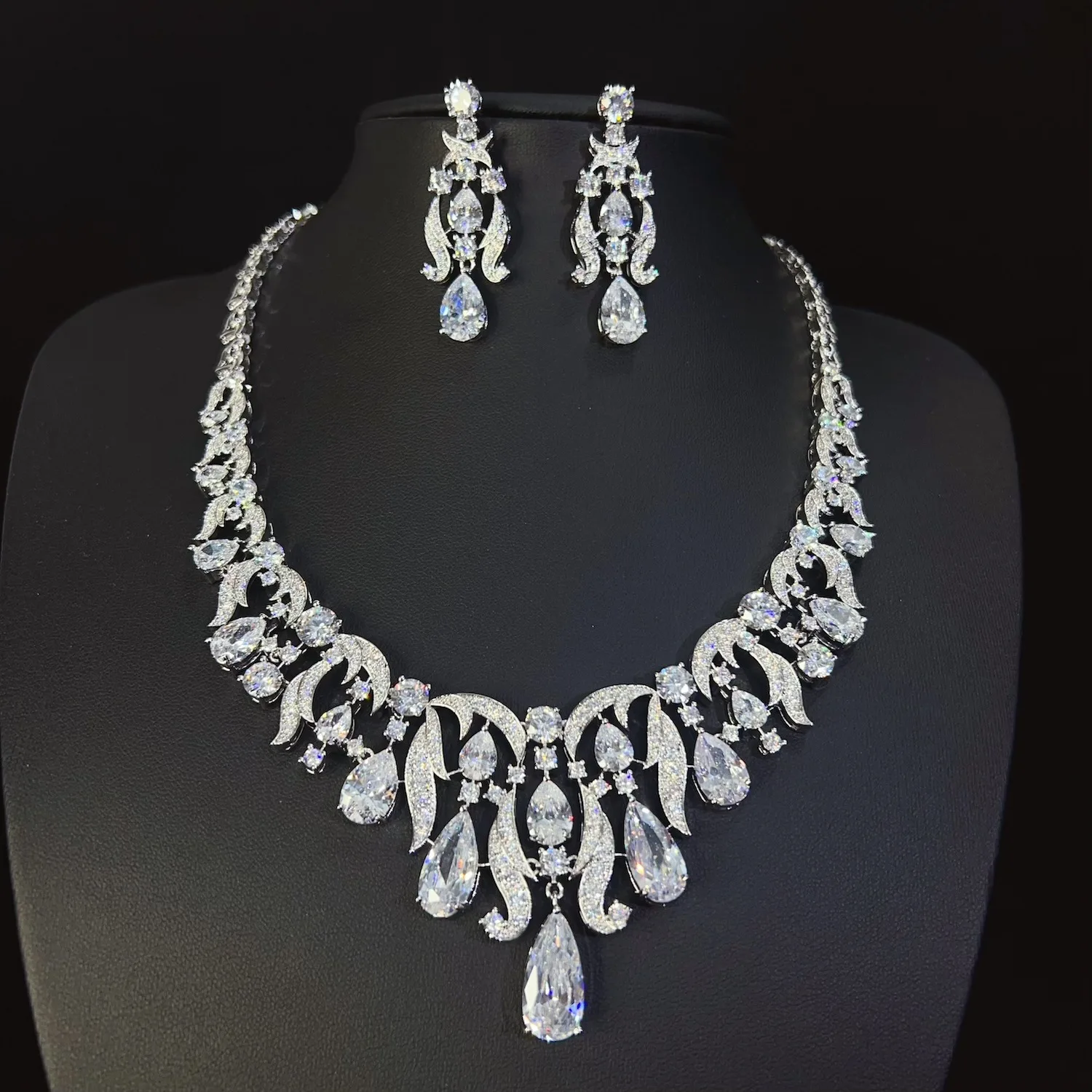 ByI New Luxury Fashion Necklace and Earrings Everyday Dress Jewelry Accessories Women's Wedding Travel Ball Birthday Gift M-1121