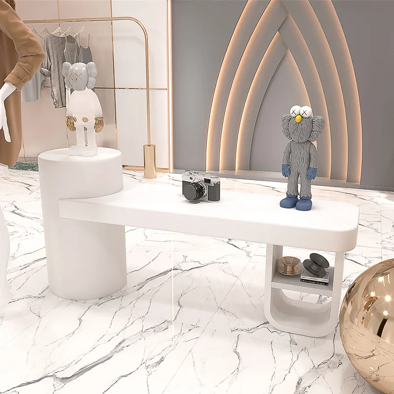 White clothing store, simple and modern Nakajima platform, placement table, paint baking water table, window display table
