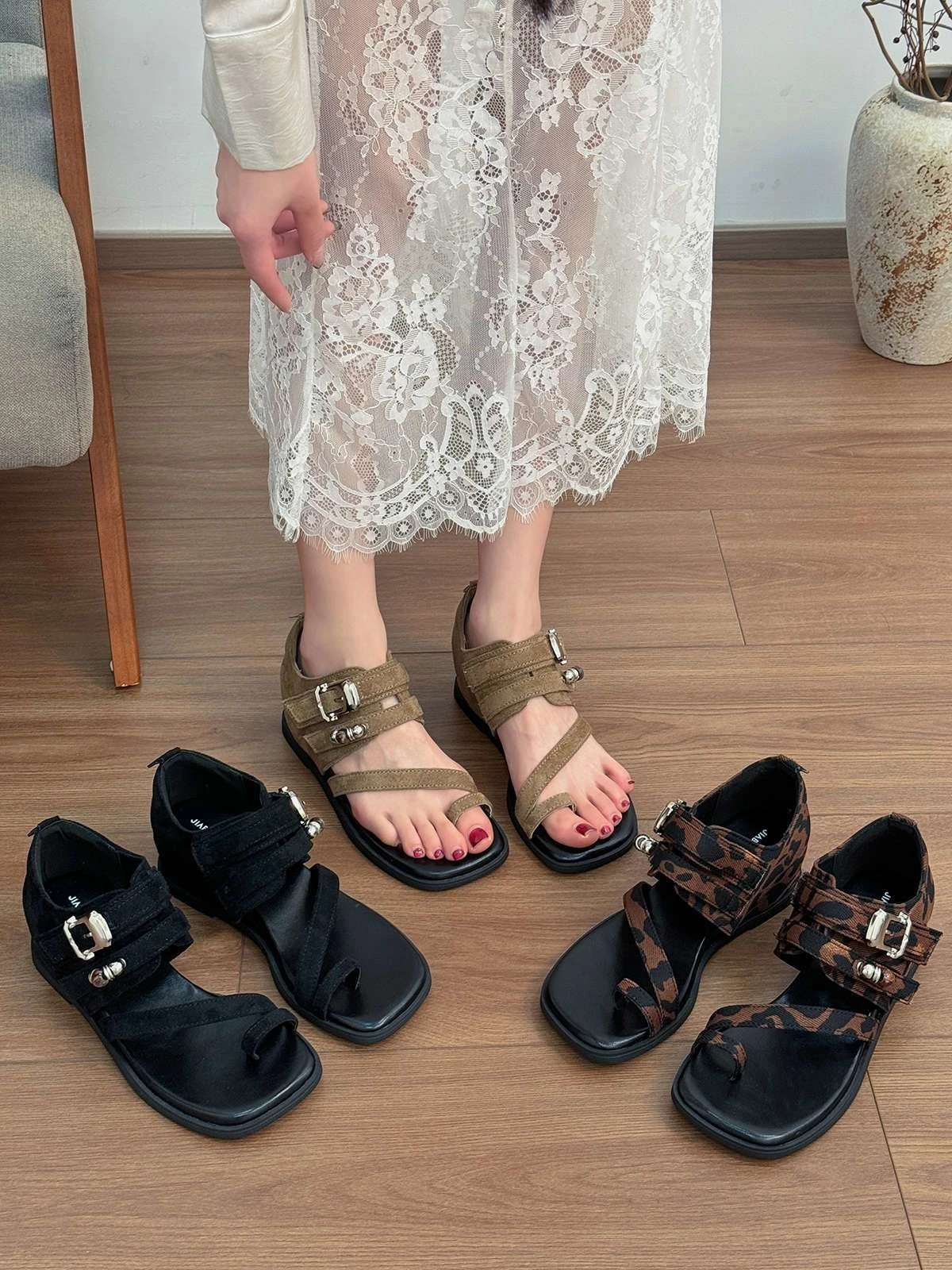 

Women's Luxury Sandals Retro Leopard Print Flat Summer Clip Toe Female Shoe Design Hook &oop Buckle Lightweight Gladiator Sandal