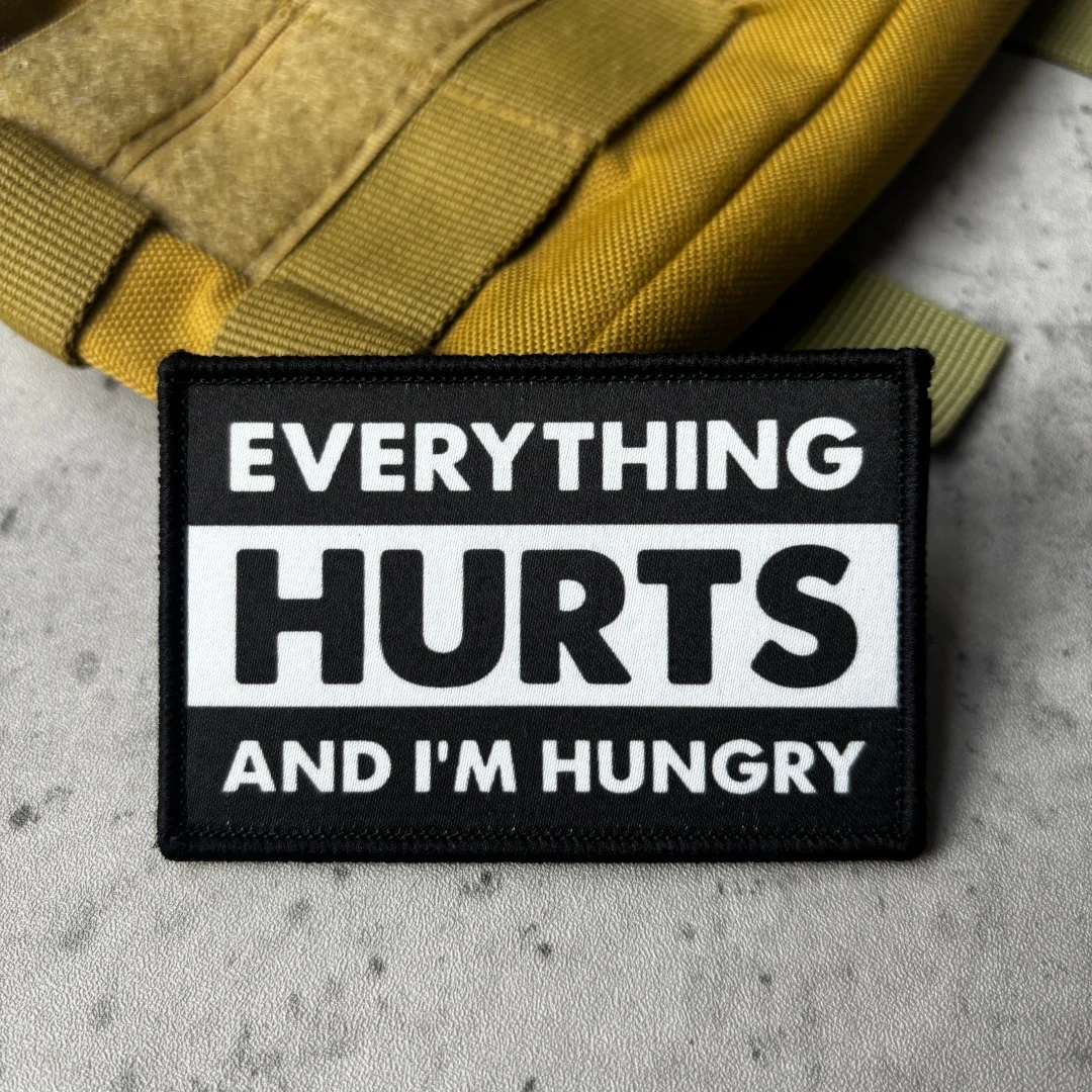 �Everything Hurts“-Patch mit lustigem Spruch, taktischer Moral-Patch, bedrucktes Klett-Abzeichen für Rucksack, Jacke, Kleidung – Detail 2