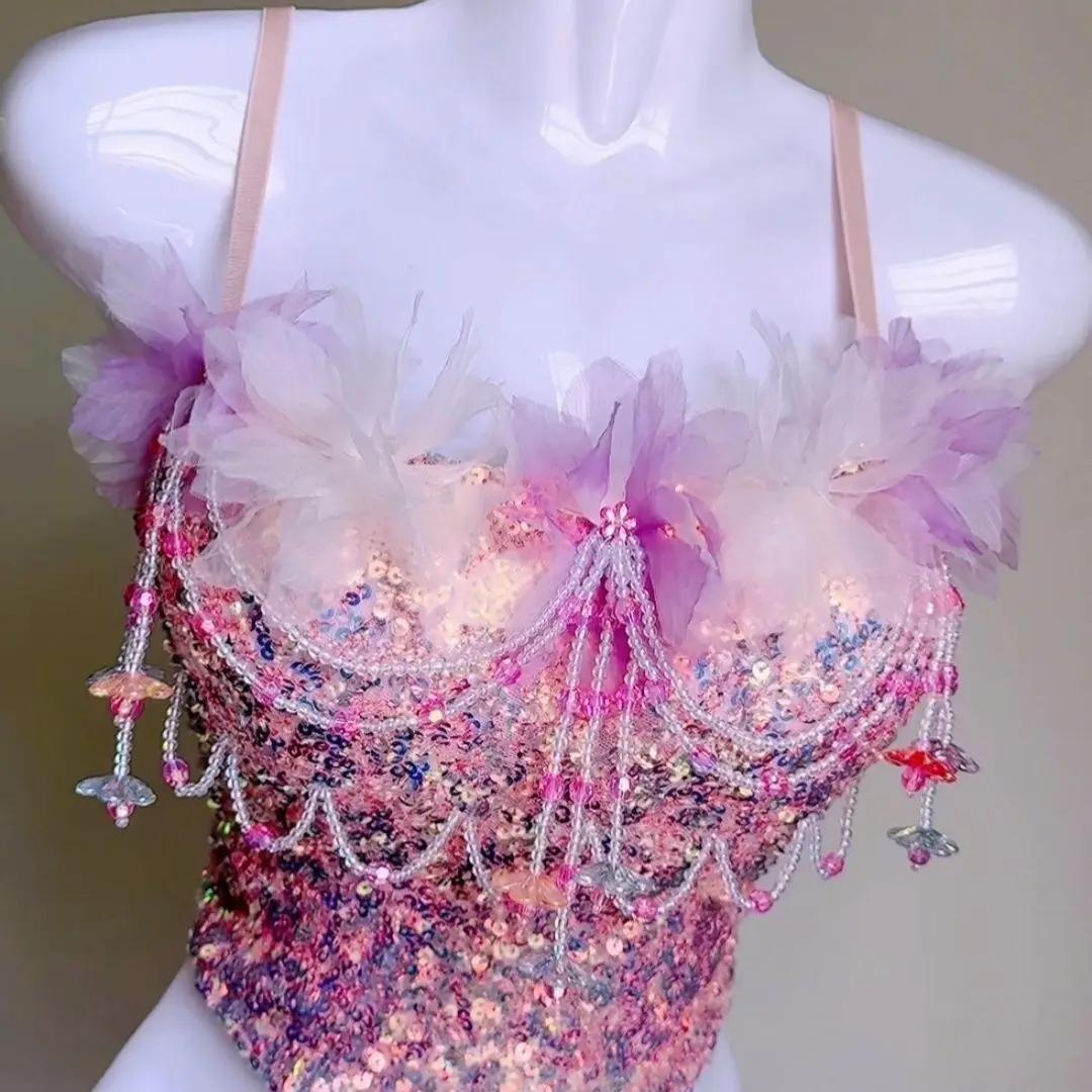 

Christmas Slimming Sequined Beaded Halter Top Sexy Beautiful Back With Built-in Chest Cushion Top With A Base Layer Of Cedar