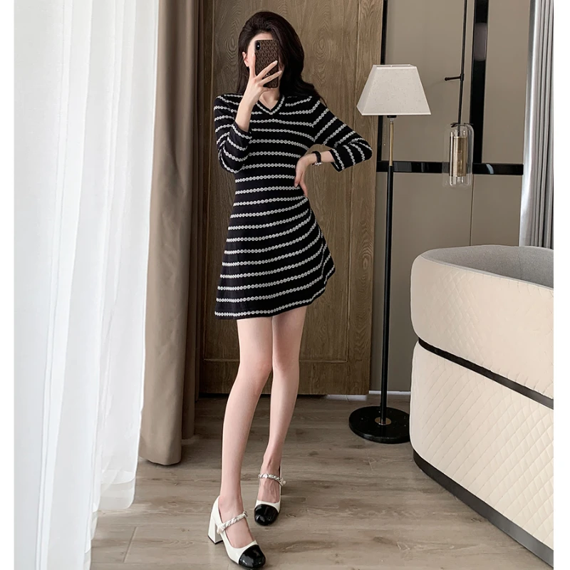 

Fashion Women Jacquard V-neck Straiped Short A-shaped Knitted Sweater Dress