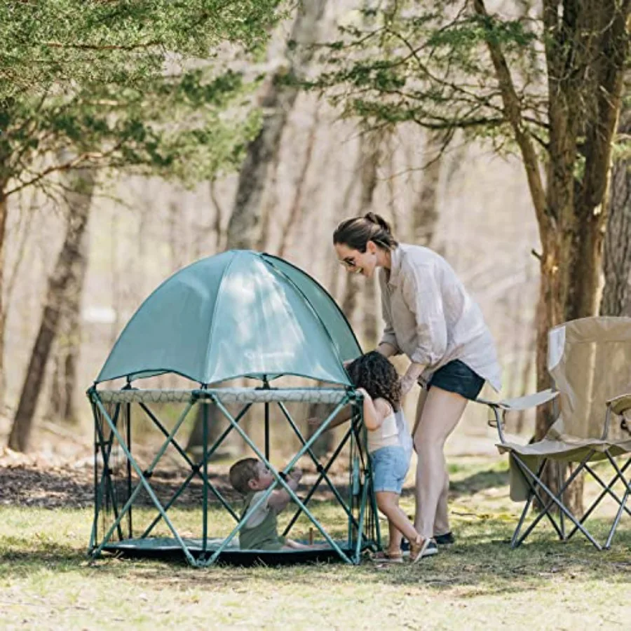 Conjunto de pátio e cadeira portátil para famílias OntheGo: cercadinho de eclipse de luxo com dossel solar, arnês de chão acolchoado, segurança interna