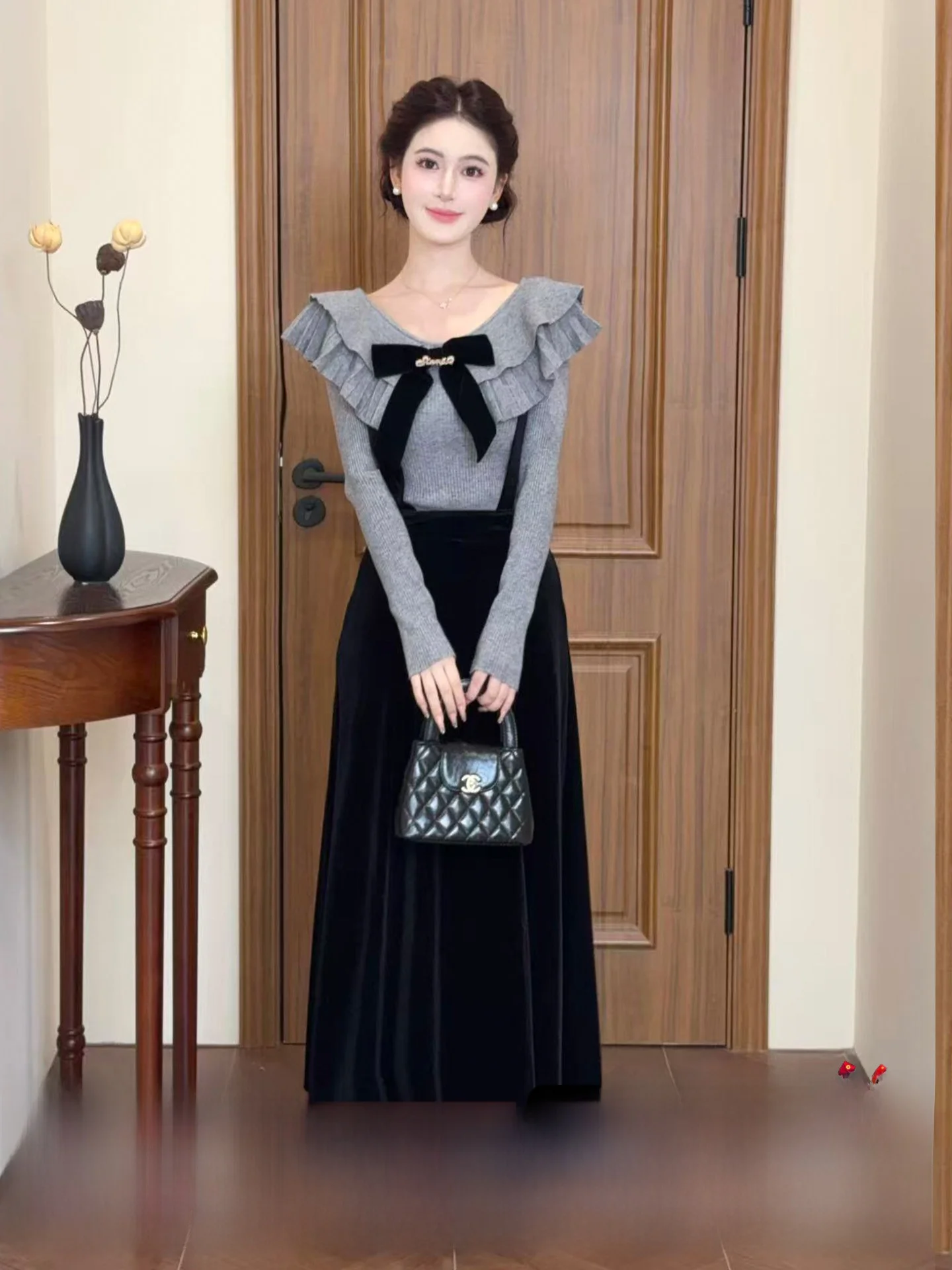 

Комплект Lili Homecoming Missy: Вязаный топ с кружевным подолом и комбинезон с высокой талией, французский стиль, модный женский наряд, весна 2026