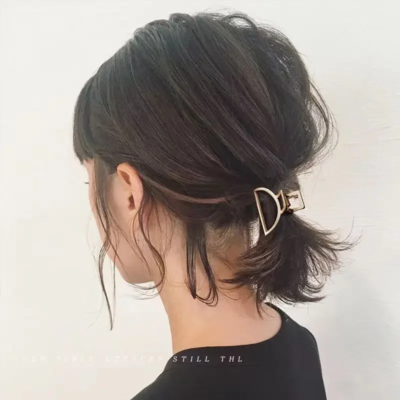 Small Hollow Heart Matte Metal Hair Claw Clips Simple Mini Gold Geometric Bangs Barrettes Hair Jaws for Women Girls Daily