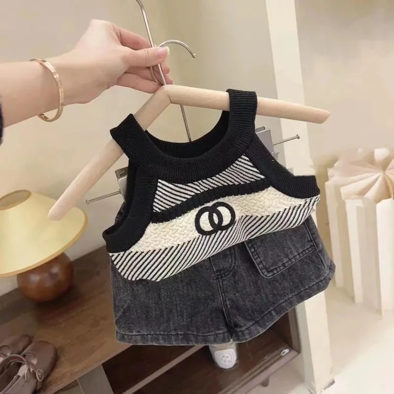 Girls Summer Set 2023 New Girls Baby Fashionable Stripe Strap Children\'s Fashion Denim Shorts Two Piece Set Kids Clothing Suit